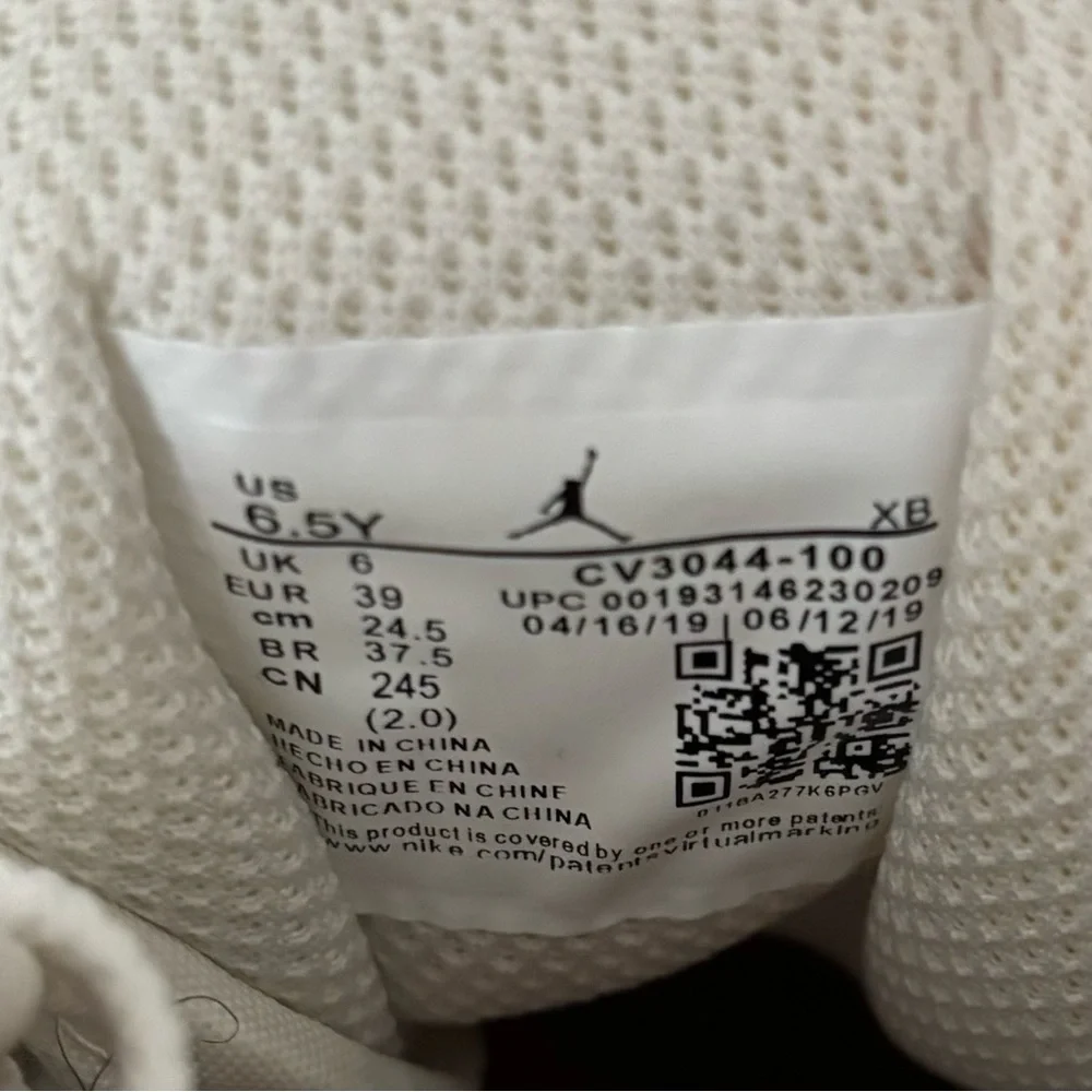 Nike Air Jordan, Youth 6.5/Woman’s Size 8, Used in Great Condition, NO Box - Picture 4 of 5